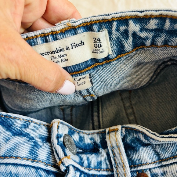 Abercrombie & Fitch Women's High Rise Light Blue Jeans - Picture 6 of 9